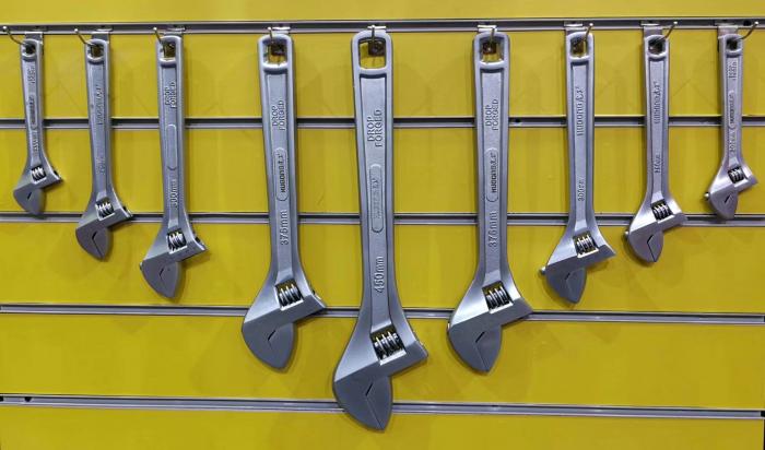 CHROME PLATED DROP FORGED ADJUSTABLE WRENCH